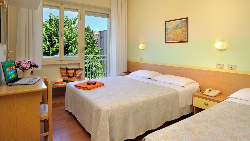 Hotel-Capri-Rimini-Marina-Centro-room-Comf43