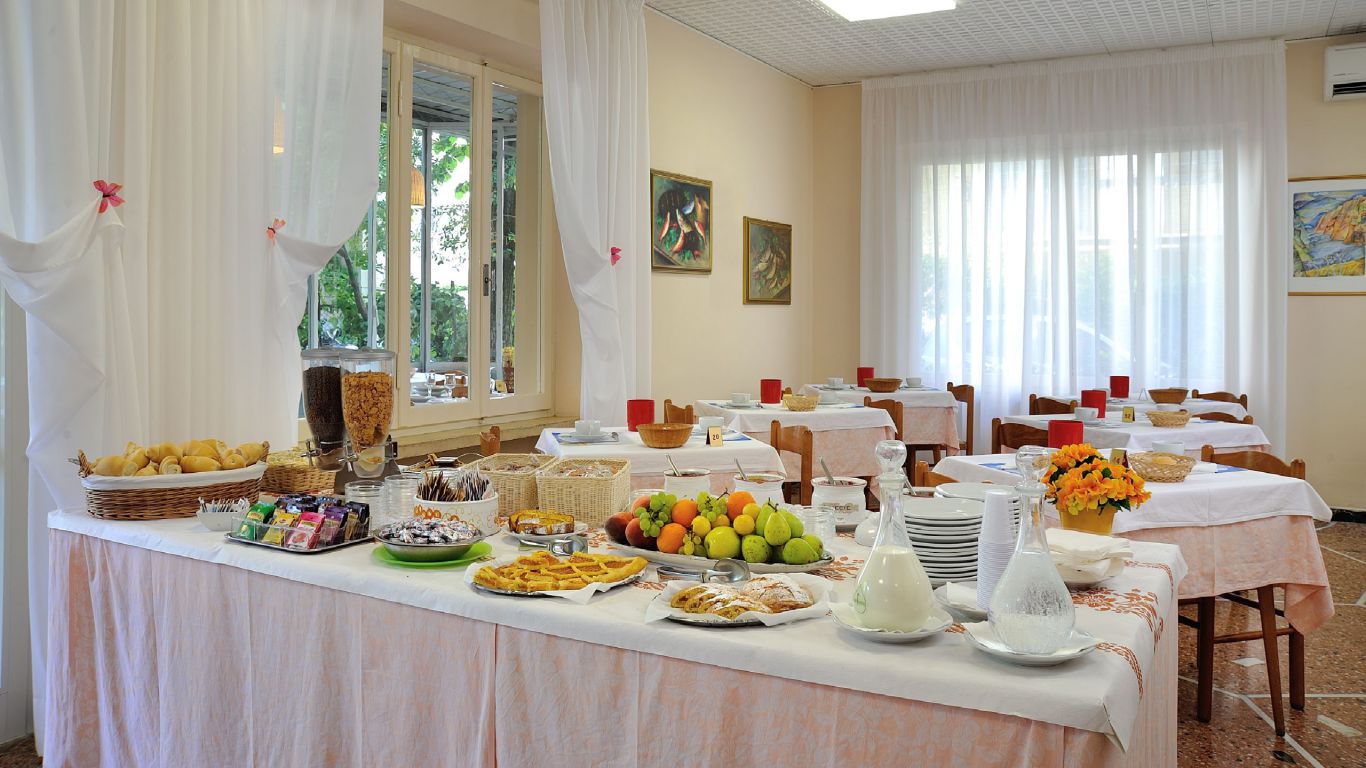 Hotel-Capri-Rimini-Marina-Centro-buffet-1