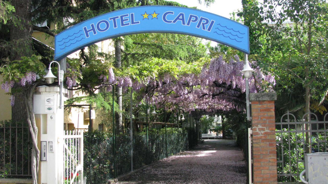 Hotel-Capri-Rimini-Marina-Centro-entrance