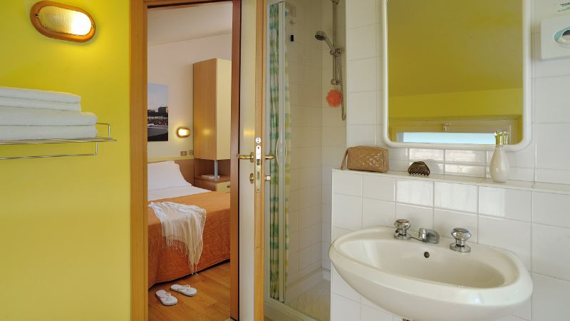 Hotel-Capri-Rimini-Marina-Centro-chambre-comfort50wc2